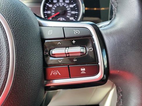 Certified 2024 Kia Carnival EX FWD image 25