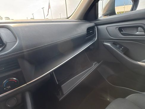 Used 2024 Nissan Rogue S AWD/4WD image 31