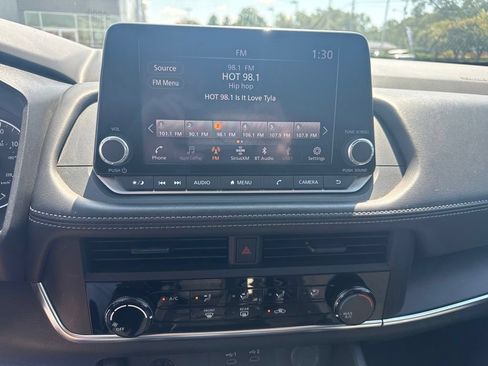 Used 2024 Nissan Rogue S AWD/4WD image 11