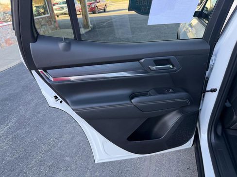 Used 2026 GMC Terrain Elevation w/ Elevation Premium Package image 17