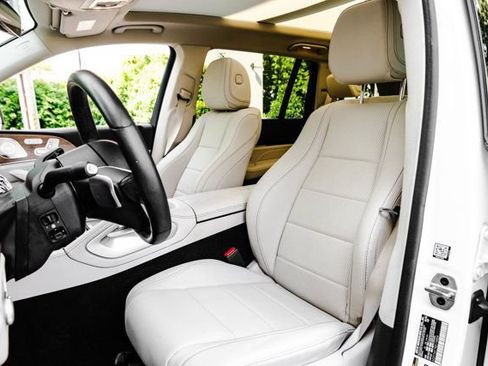 Used 2024 Mercedes-Benz GLS 450 4MATIC image 19