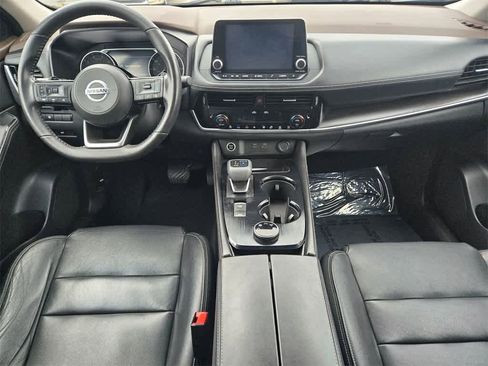 Used 2023 Nissan Rogue SV image 9