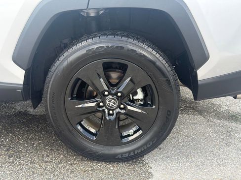 Used 2019 Toyota RAV4 XLE FWD image 11