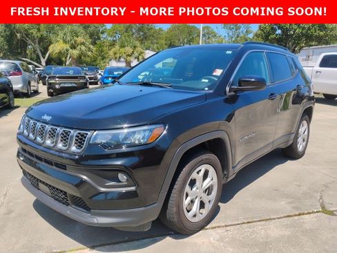 Used 2024 Jeep Compass Latitude AWD/4WD image 1
