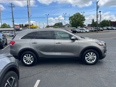 Used 2016 Kia Sorento FWD w/ LX Convenience Package image 4