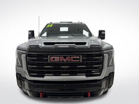 Used 2025 GMC Sierra 2500 AT4X image 2