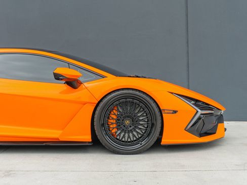 Used 2025 Lamborghini Revuelto Coupe 2D image 38