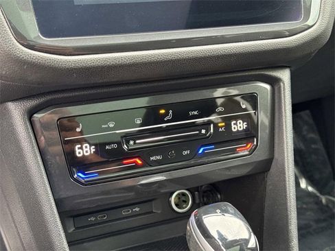 Certified 2022 Volkswagen Tiguan SE w/ Panoramic Sunroof Package image 21