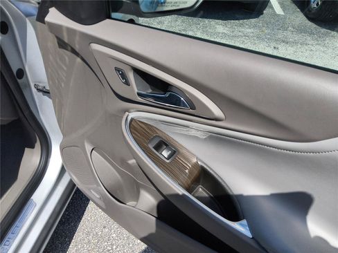 Used 2017 Chevrolet Malibu Premier w/ Driver Confidence Package FWD image 24