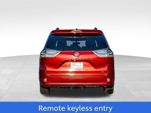 Used 2016 Toyota Sienna SE Premium image 6