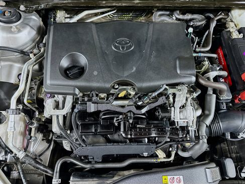 Used 2018 Toyota Camry SE w/ Moonroof Package image 32