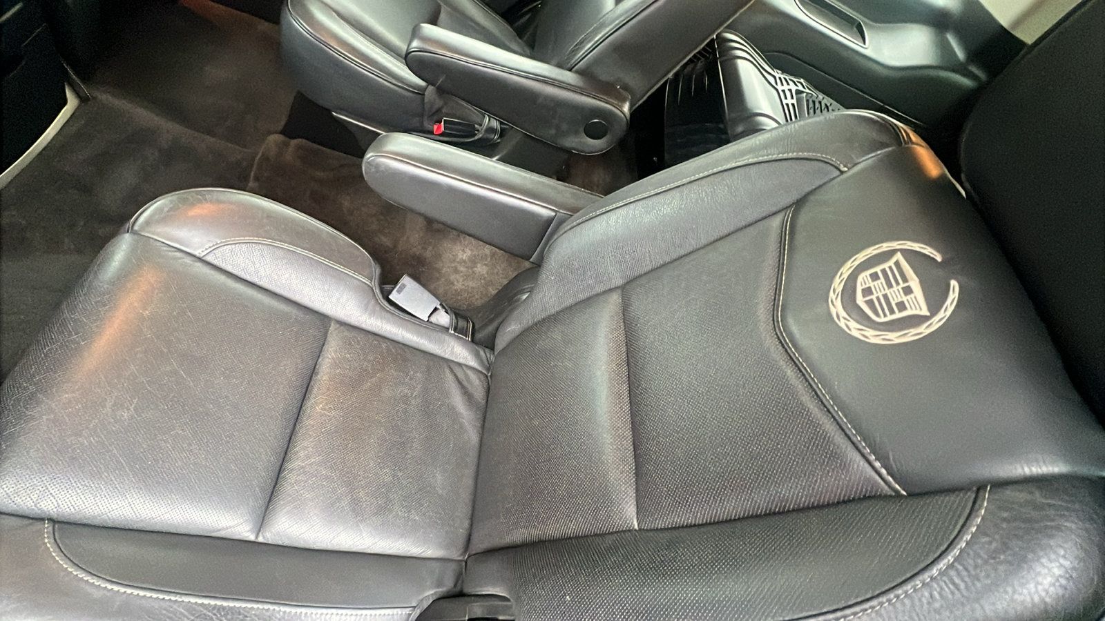Used 2012 Cadillac Escalade Platinum AWD/4WD image 16