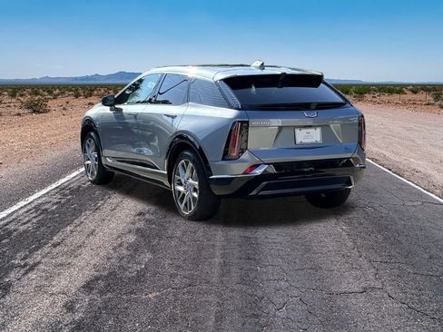 New 2026 Cadillac Optiq Luxury 1 image 14