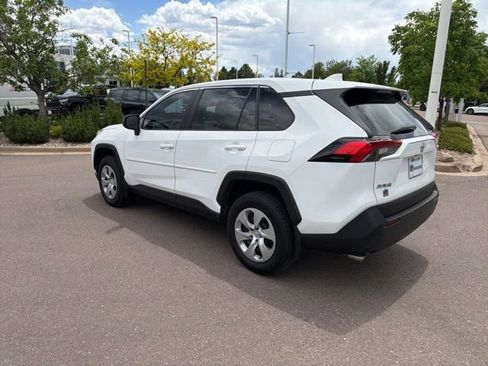 Used 2022 Toyota RAV4 LE AWD/4WD image 4