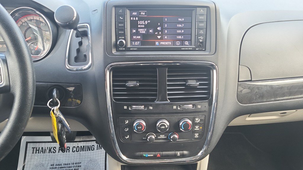Used 2019 Dodge Grand Caravan SE FWD image 23