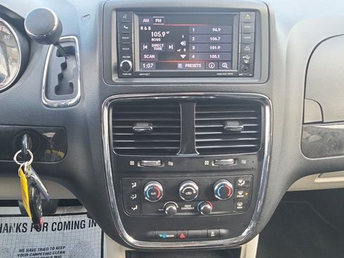 Used 2019 Dodge Grand Caravan SE FWD image 23