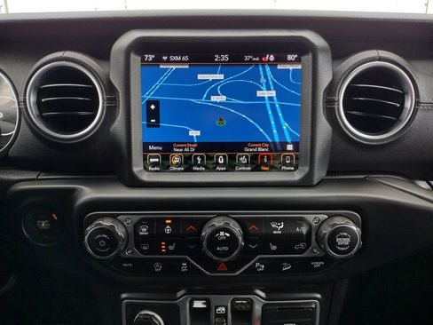 Used 2018 Jeep Wrangler Unlimited Sahara image 29