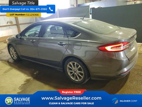 Used 2017 Ford Fusion SE w/ Fusion SE Technology Package FWD image 3