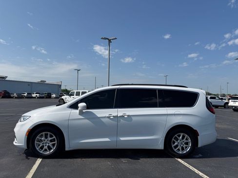 Used 2022 Chrysler Pacifica Touring-L FWD image 9