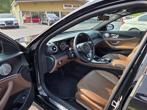 Used 2017 Mercedes-Benz E 400 4MATIC Wagon image 11