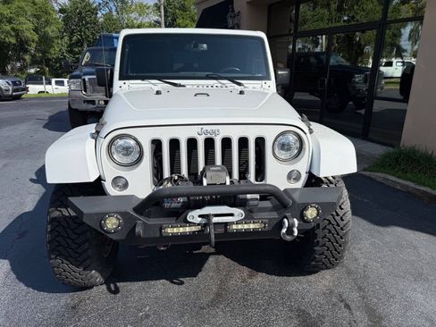 Used 2017 Jeep Wrangler Unlimited Sahara w/ Dual Top Group AWD/4WD image 4