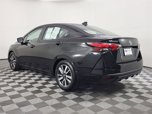 Used 2021 Nissan Versa SV image 3