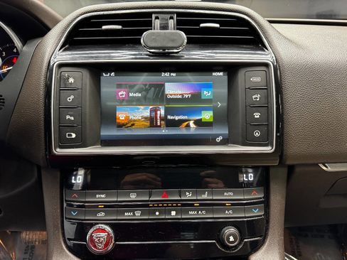 Used 2017 Jaguar F-PACE Prestige image 22