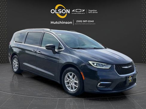 Used 2021 Chrysler Pacifica Touring-L FWD image 7