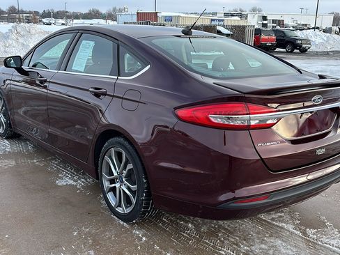 Used 2017 Ford Fusion SE w/ Equipment Group 201A image 7