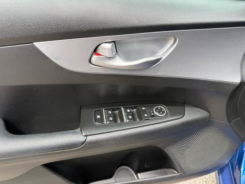 Used 2023 Kia Forte LXS w/ LXS Technology Package FWD image 12