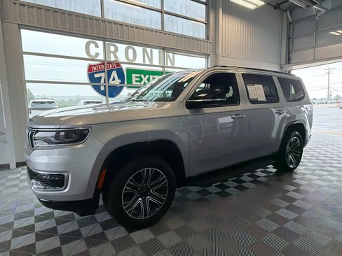 Used 2025 Jeep Wagoneer Series II w/ 8-Passenger Seating Package AWD/4WD image 3