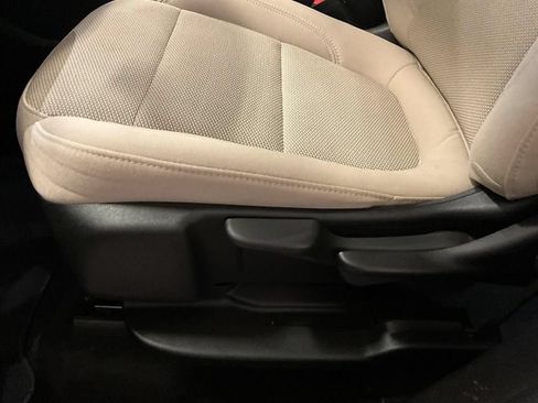 Used 2023 Chevrolet Traverse LS FWD image 16