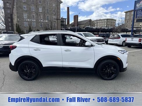 Used 2024 Buick Encore GX Sport Touring AWD/4WD image 3