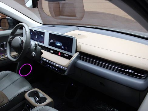 Used 2024 Hyundai Ioniq 5 Limited image 24