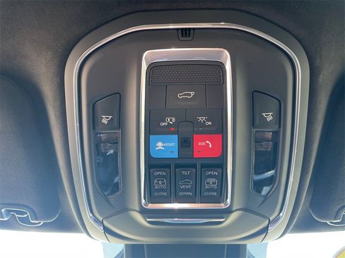 Used 2025 Jeep Wagoneer Launch Edition w/ Trailer Tow Group image 22