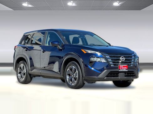 Used 2025 Nissan Rogue SV FWD image 7