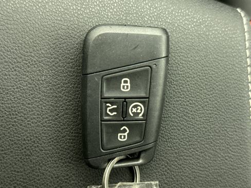 Used 2024 Volkswagen Taos SE FWD image 10