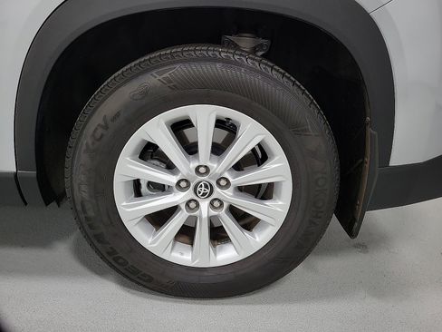 Certified 2024 Toyota Grand Highlander XLE image 20