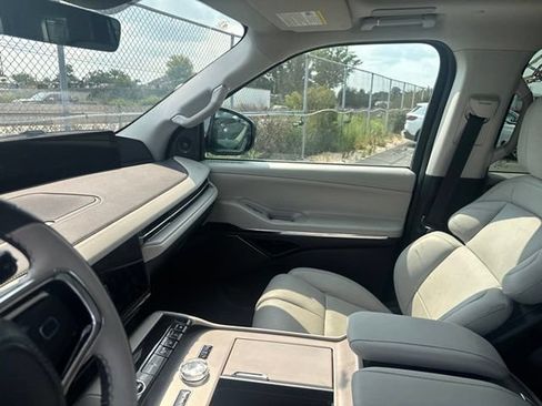 Used 2025 Lincoln Navigator Reserve AWD/4WD image 16