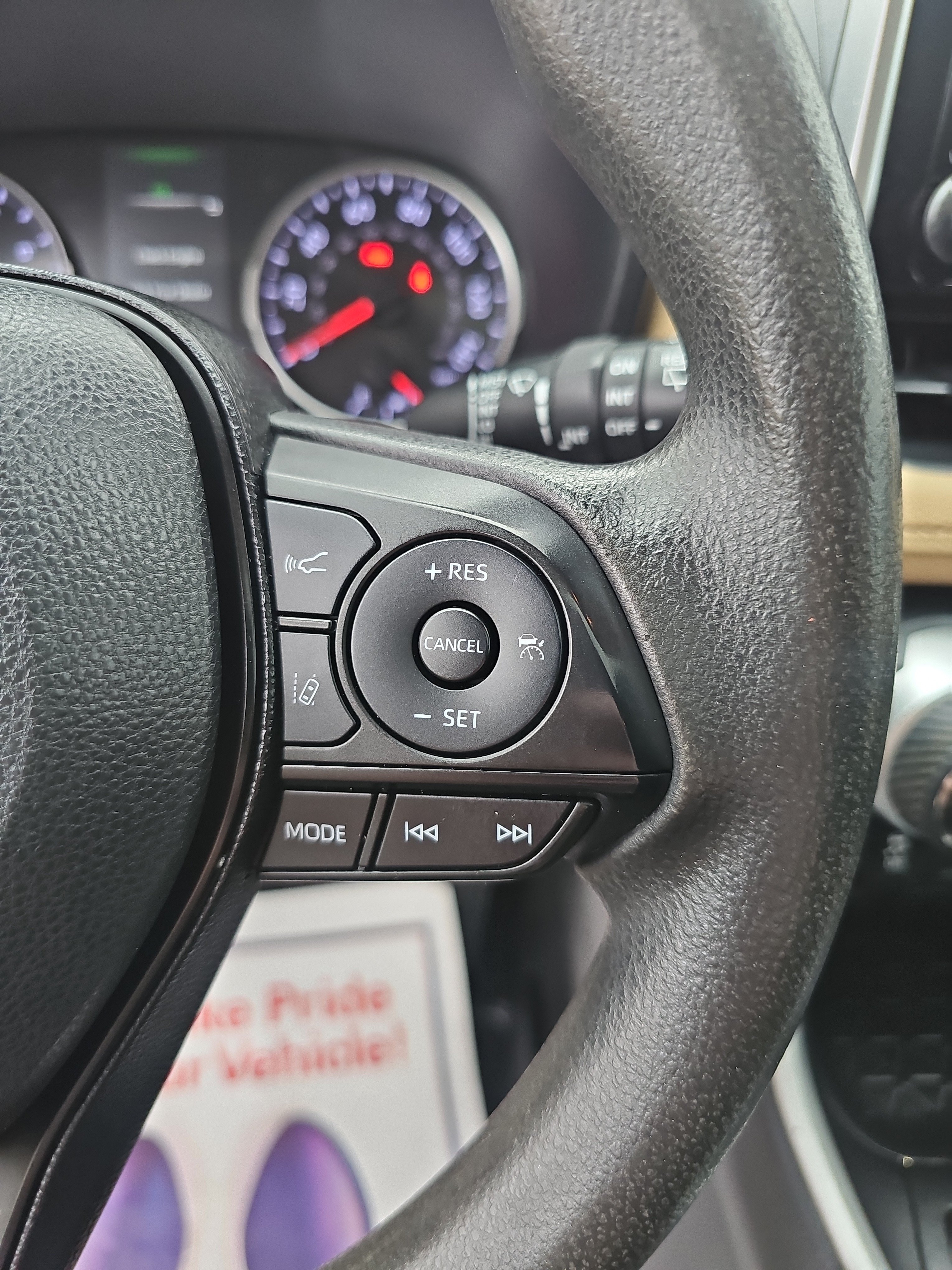 Used 2020 Toyota RAV4 XLE w/ Convenience Package FWD image 25