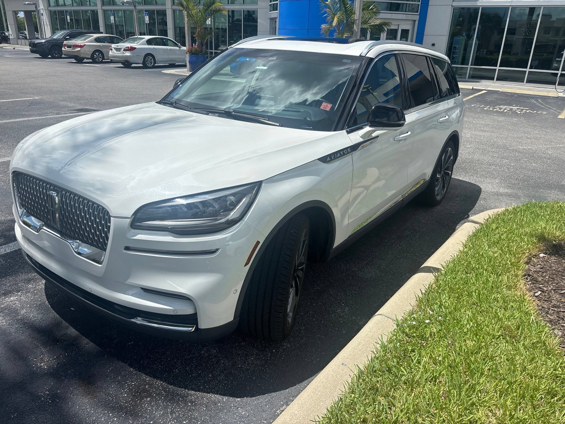 Used 2022 Lincoln Aviator Reserve w/ Equipment Group 201A RWD image 1
