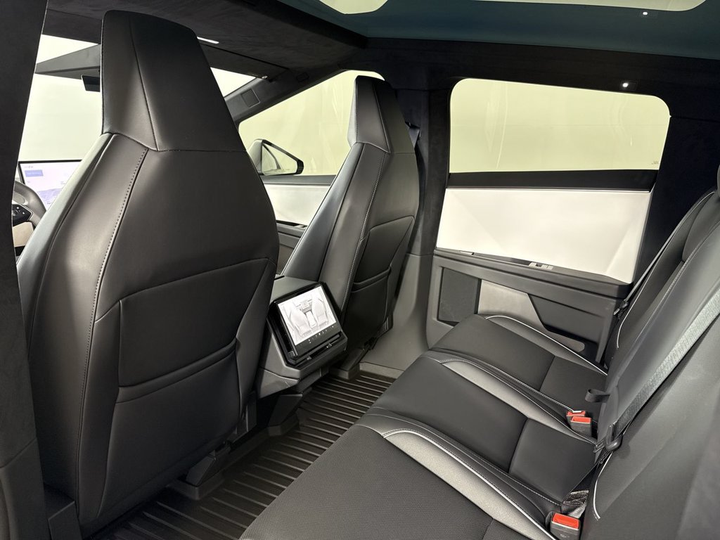 Used 2024 Tesla Cybertruck AWD Crew Cab image 26