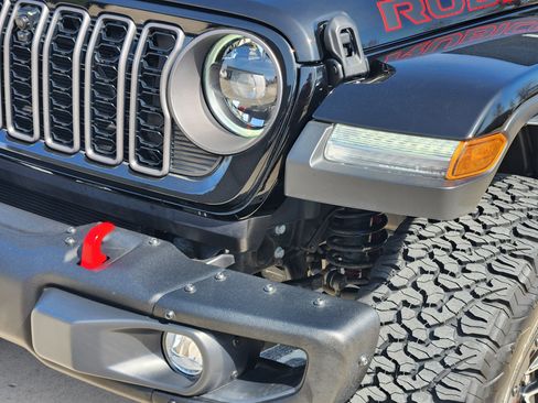 Used 2024 Jeep Wrangler Unlimited Rubicon image 6