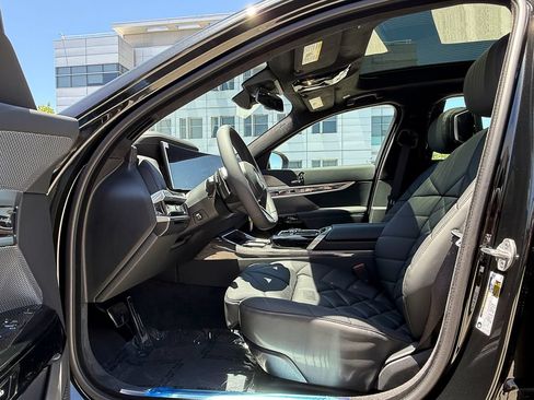 New 2026 BMW 740i w/ Premium Package RWD image 9