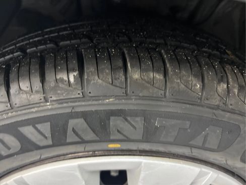 Used 2012 Toyota Yaris SE image 32