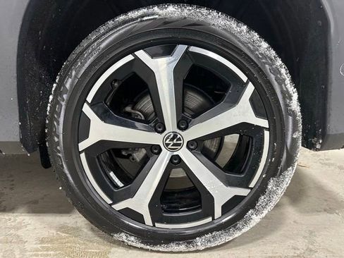 Certified 2025 Volkswagen Tiguan SE image 22