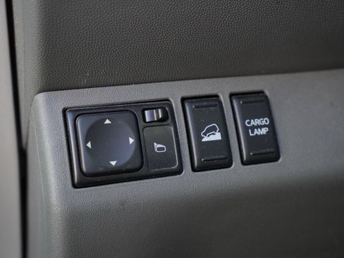 Certified 2020 Nissan Frontier SV w/ Midnight Edition Floor Mats image 9