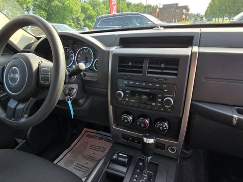 Used 2012 Jeep Liberty Sport AWD/4WD image 29