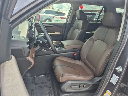 Used 2023 Honda Pilot Elite image 11