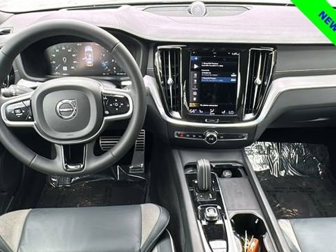 Used 2022 Volvo S60 B5 R-Design image 22
